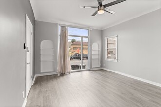 1115 E Broadway, Unit 02 in Long Beach, CA - Building Photo - Building Photo