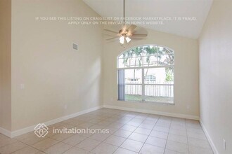 19093 NW 12th Ct in Pembroke Pines, FL - Foto de edificio - Building Photo