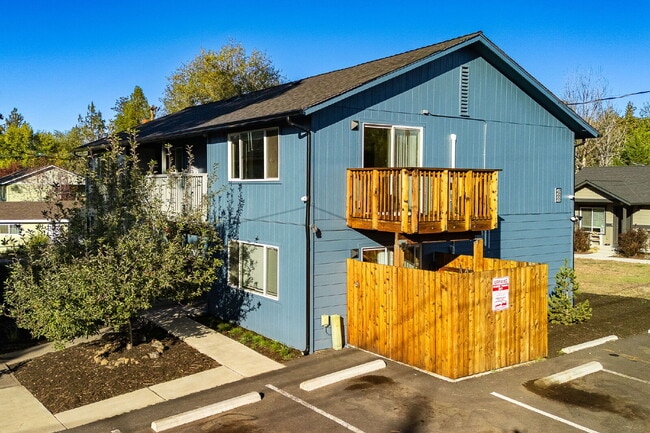 462 NE Dekalb Ave in Bend, OR - Building Photo - Building Photo