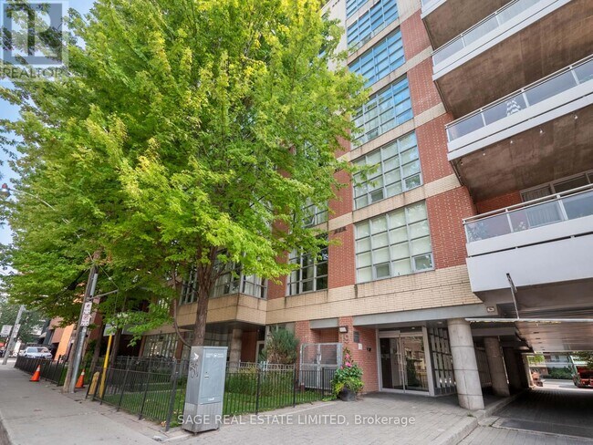 19-119 Brant St in Toronto, ON - Building Photo - Building Photo