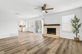 1403 Greenfield Dr in Round Rock, TX - Building Photo - Building Photo