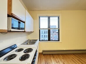 640 W Barry in Chicago, IL - Building Photo - Building Photo