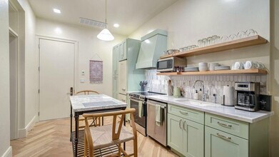 604 Baronne St in New Orleans, LA - Building Photo - Building Photo