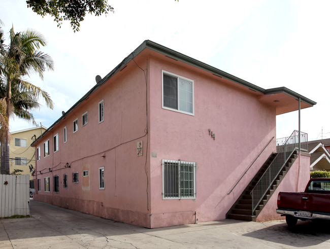 744 Cherry Ave in Long Beach, CA - Foto de edificio - Building Photo