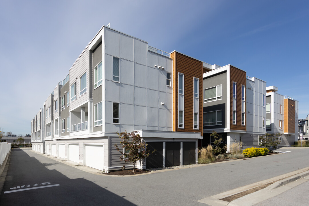 Lift in Langley, BC - Building Photo