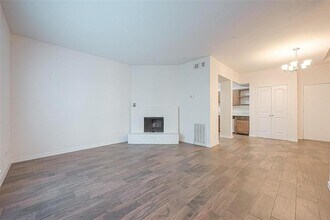 1330 Augusta Dr in Houston, TX - Building Photo - Building Photo