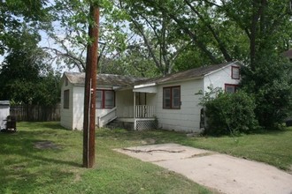 636 Preston St in Columbus, TX - Foto de edificio - Building Photo