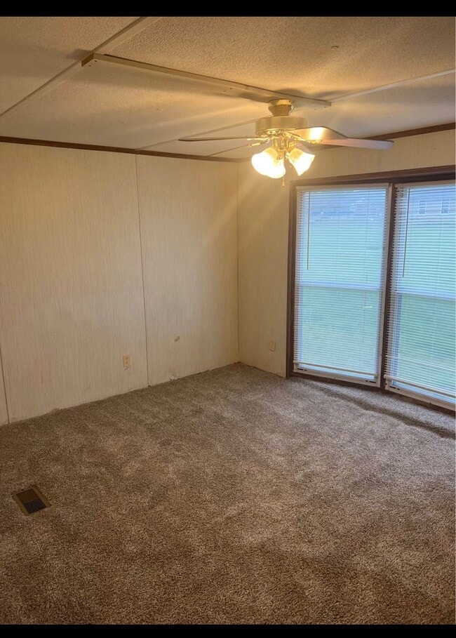 988 Co Rd 538 in Fyffe, AL - Foto de edificio - Building Photo