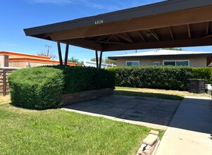 44116 Division St in Lancaster, CA - Foto de edificio - Building Photo