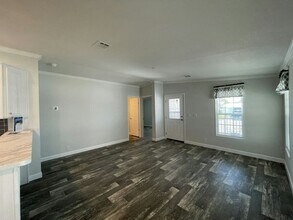 906 Guadeloupe W in Venice, FL - Building Photo - Building Photo