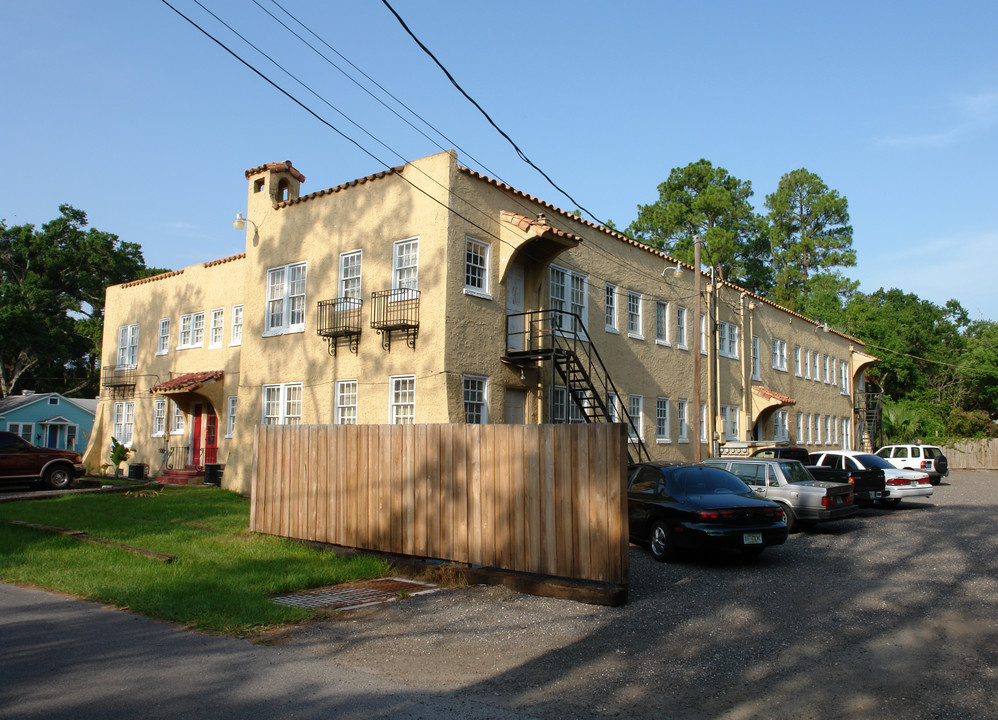 404 E 14th St in Sanford, FL - Foto de edificio