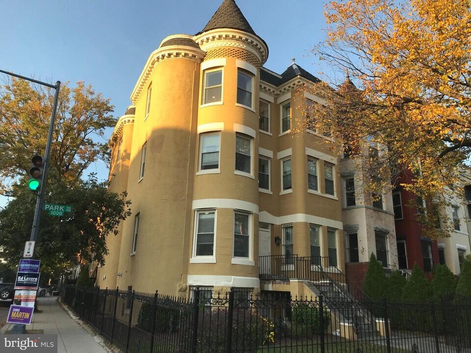 1033 Park Rd NW in Washington, DC - Building Photo