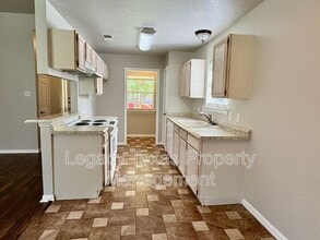 1136 Alvarado St in Cleburne, TX - Building Photo - Building Photo