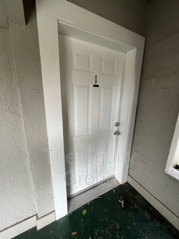 425 E Putnam Ave in Porterville, CA - Building Photo - Building Photo