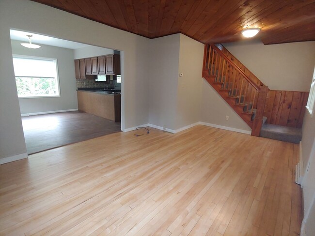 property at 616-618 Spear Ave