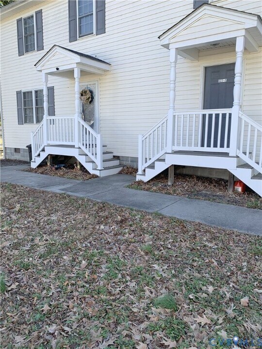 627 Della St in Tappahannock, VA - Building Photo