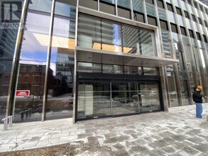 55 Charles St E in Toronto, ON - Building Photo - Building Photo