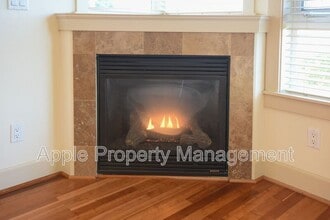 319 Summit Ave E in Seattle, WA - Building Photo - Building Photo