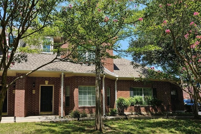 5515 Davis Ln in Austin, TX - Foto de edificio - Building Photo