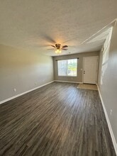 145 Croghan Way in Vine Grove, KY - Foto de edificio - Building Photo