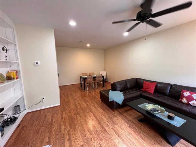 7447 Cambridge St photo'