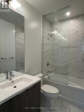 8 Interchange Wy in Vaughan, ON - Building Photo - Building Photo