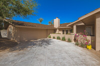 5635 E Lincoln Dr in Scottsdale, AZ - Foto de edificio - Building Photo