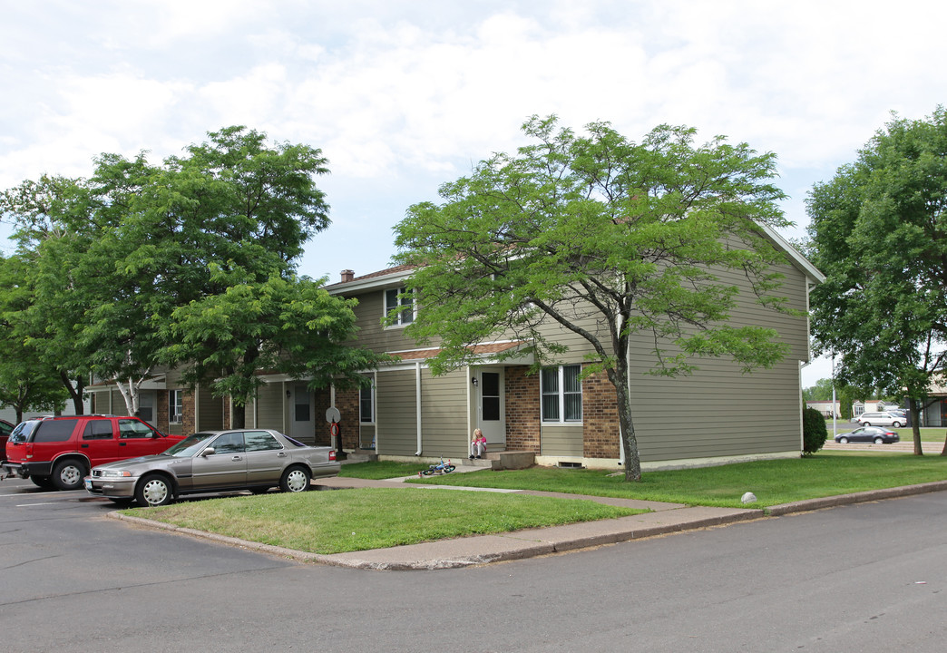 Bartley Manor in Superior, WI - Building Photo