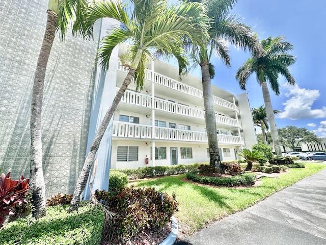 2091 Yarmouth E in Boca Raton, FL - Building Photo