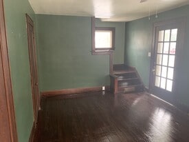 1259 E Pershing St in Salem, OH - Building Photo