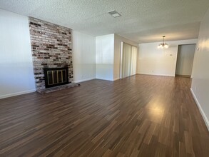 4828 Cowell Blvd in Davis, CA - Foto de edificio - Building Photo