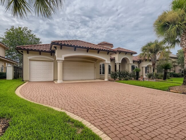 19027 Crescent Bay Dr