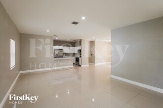 2835 NW 14th St in Fort Lauderdale, FL - Foto de edificio - Building Photo