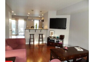 1100 Merrimar Cir N in Columbus, OH - Building Photo - Building Photo