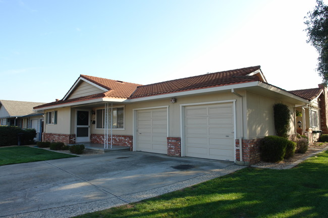 1145 Starbird Cir in San Jose, CA - Foto de edificio - Building Photo