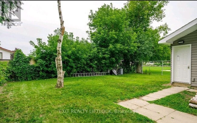 825 Cameron St in Peterborough, ON - Building Photo - Building Photo