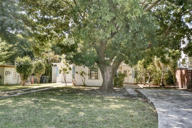 1550 NE 128th St in North Miami, FL - Building Photo - Building Photo