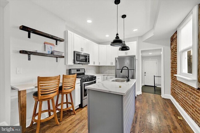 property at 2 W Barney St