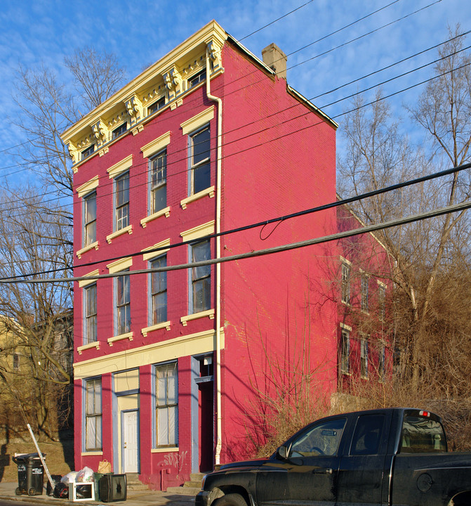 422 W McMicken Ave in Cincinnati, OH - Building Photo