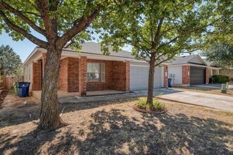 17901 Violet Ln in Elgin, TX - Building Photo - Building Photo