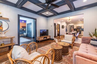 988 Mayson Turner Rd NW in Atlanta, GA - Building Photo - Building Photo
