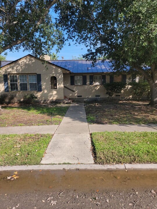 114 Rainbow Ln in Corpus Christi, TX - Building Photo