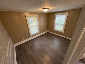 1131 Smithtown Ave, Unit 1 in Bohemia, NY - Building Photo