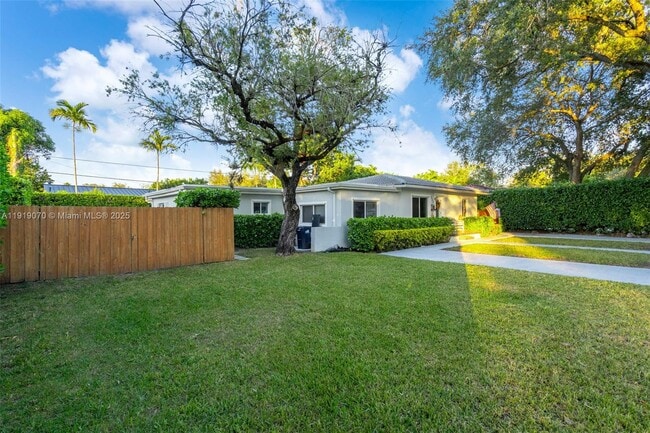333 Linwood Dr in Miami Springs, FL - Building Photo - Building Photo