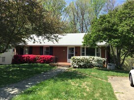219 Azalea Dr in Charlottesville, VA - Building Photo