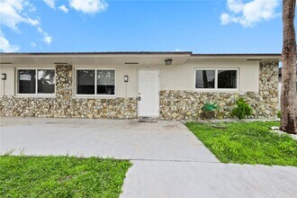 1800 SW 97th Ave in Miramar, FL - Building Photo - Building Photo