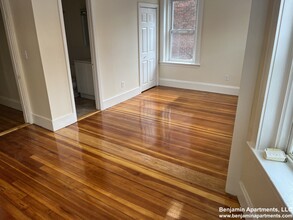 8 Barrows St, Unit 3 in Boston, MA - Foto de edificio - Building Photo
