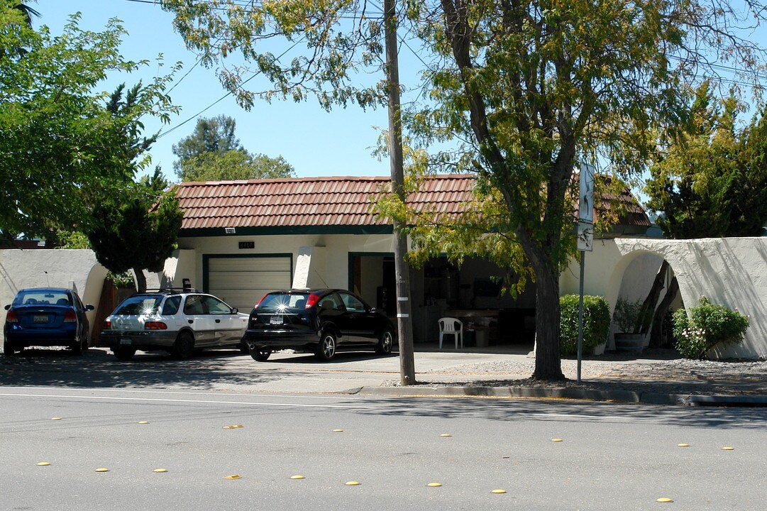 4407 Hoen Ave in Santa Rosa, CA - Foto de edificio