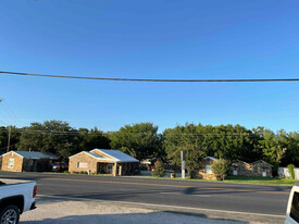 1201 E Wise St in Bowie, TX - Building Photo