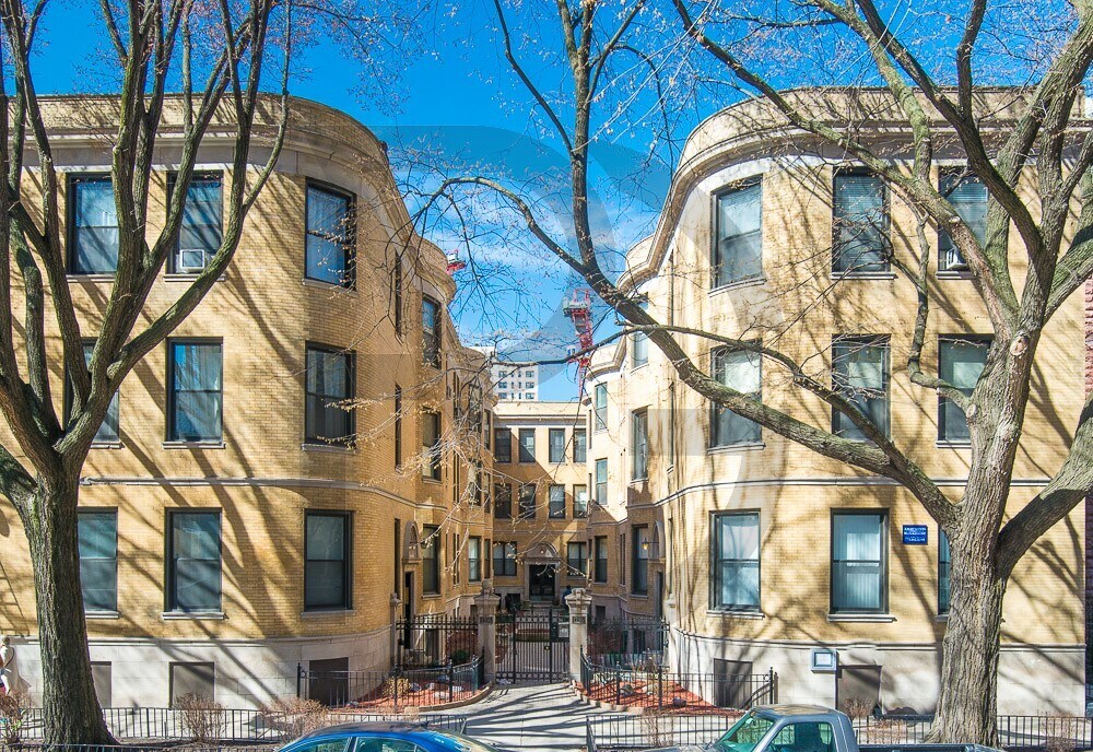 1224 N Dearborn St, Unit 1216-03 in Chicago, IL - Building Photo